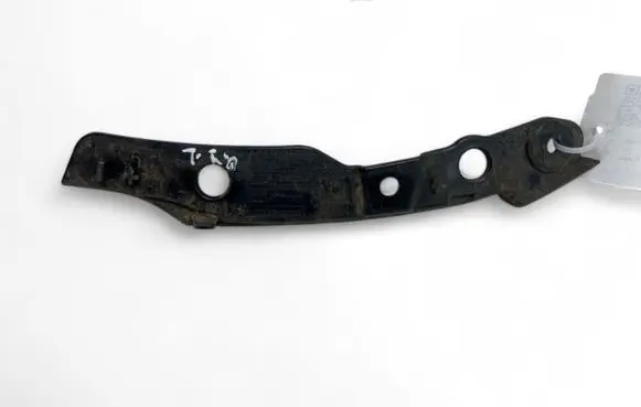 Audi Q7 4M Front bumper mounting bracket 4M0807083