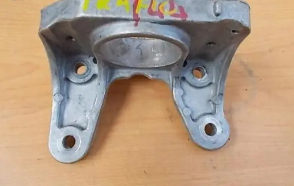 Renault Trafic I Radiator mount bracket