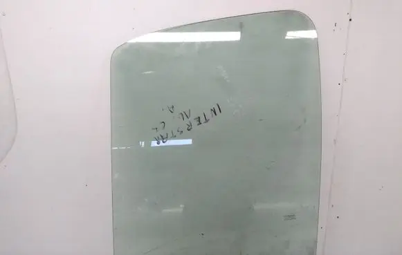 Nissan Interstar Front door window/glass (coupe) 