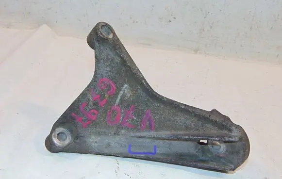 Volvo S70 V70 V70 XC Engine mounting bracket 1397889