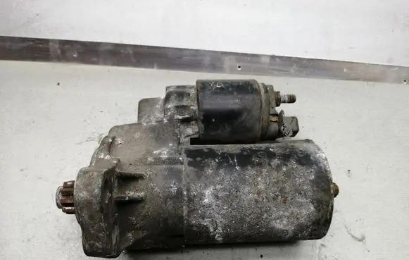 Volkswagen Golf IV Starter motor 0001121006