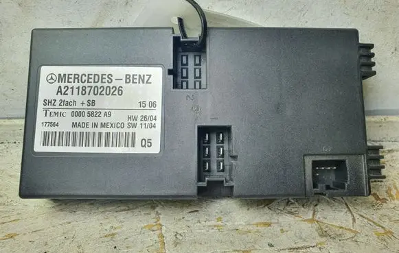 Mercedes-Benz CLS C219 Seat control module A2118702026