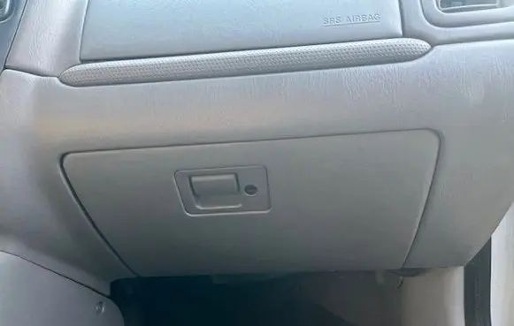 Mazda Tribute Glove box 