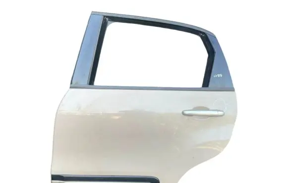 Fiat 500L Rear door