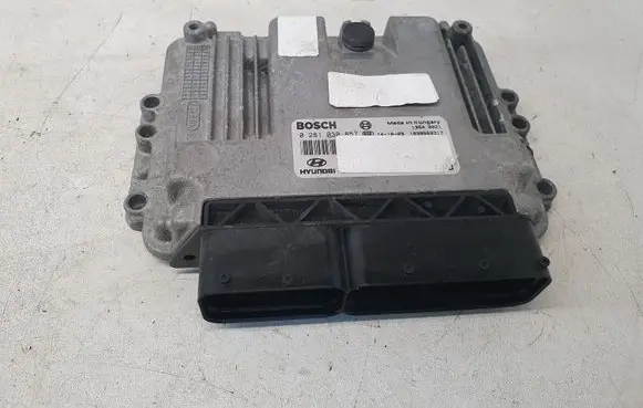 Hyundai i30 Engine control unit/module 0281030857 1039S68317