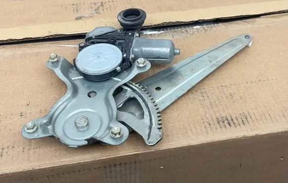 Lexus CT 200H Rear door window regulator with motor 8571060330
