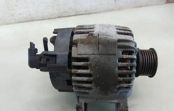Volkswagen Golf Plus Generator/alternator 036903024H