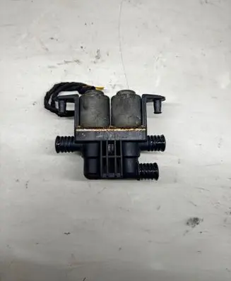 BMW 5 E39 Coolant heater control valve 8374995 1147412137 64128374995