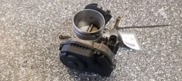 Volkswagen Golf IV Throttle valve 06A133064J