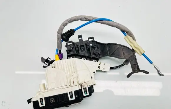 Mercedes-Benz B W246 W242 Front door lock A1667200435 Z00SSZ SS1003499TV