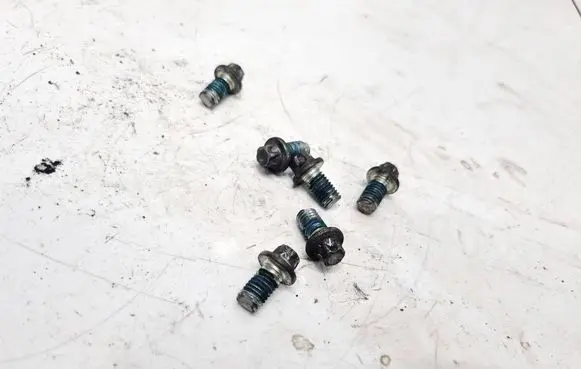 Opel Astra H Nuts/bolts 