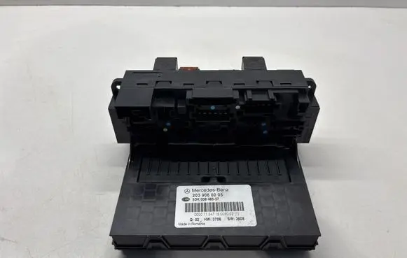 Mercedes-Benz C W203 SAM control unit 2039060005