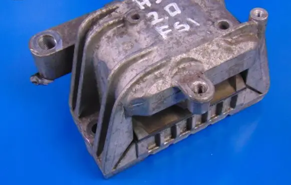 Audi A3 S3 8P Engine mount bracket