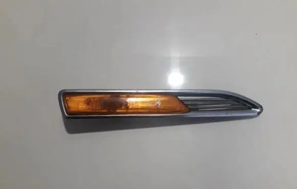Ford Mondeo MK IV Front fender indicator light 7s7113k354 7s71-13k354-bd