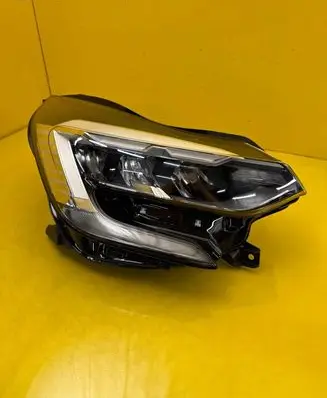 Renault Captur II Headlight/headlamp 260104095R