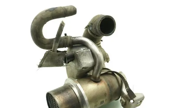 Skoda Octavia Mk3 (5E) EGR valve cooler 04L131512D