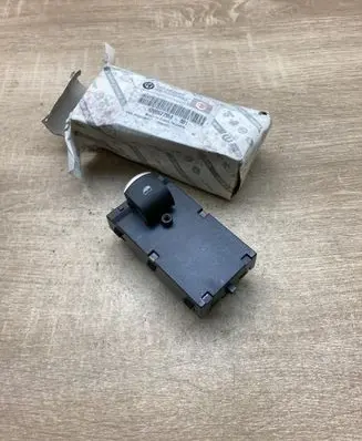 Alfa Romeo Giulia Electric window control switch 6000627954001 6000627954