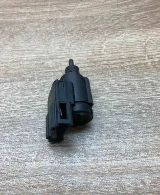 Audi A3 S3 8L Brake pedal sensor switch 1J0945511C 19322000