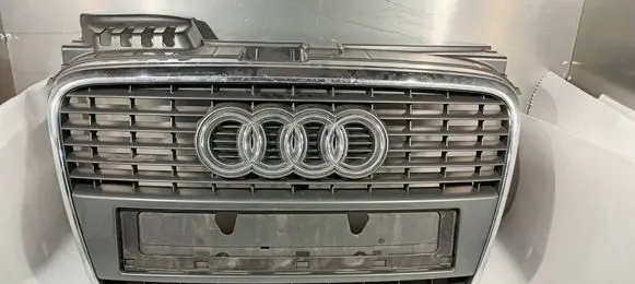 Audi A4 S4 B7 8E 8H Front grill 8E0853651J