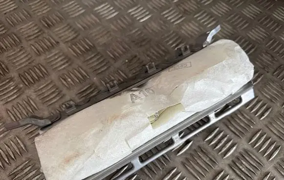 Toyota Avensis T270 Knee airbag 