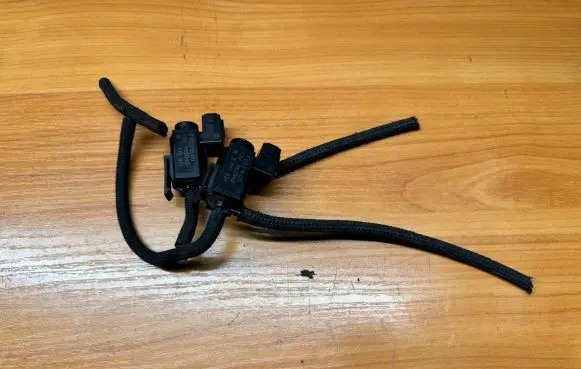 BMW 7 F01 F02 F03 F04 Turbo solenoid valve 7810831 70231800 16T042