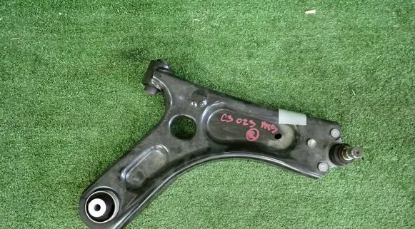 Citroen C3 Front lower control arm/wishbone 