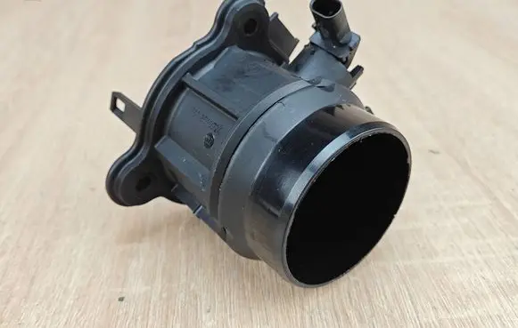 BMW 8 G16 Mass air flow meter 8590724