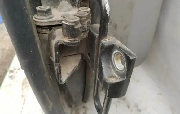Volkswagen Phaeton Rear door lower hinge