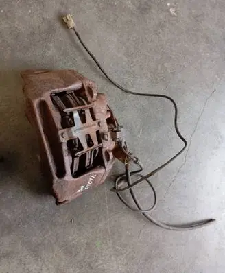 Front brake caliper