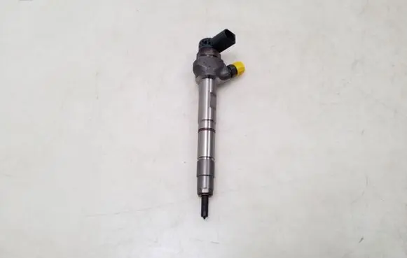 Audi A5 8T 8F Fuel injector 04L130277AE
