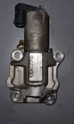 Volvo XC70 Camshaft vanos timing valve 8670421 F347115
