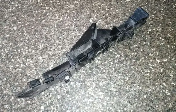 Front bumper mounting bracket