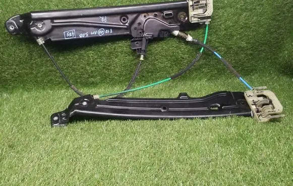 BMW 5 F10 F11 Front door windshield rail 71821329