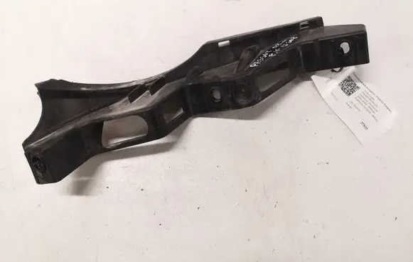 Volkswagen PASSAT B6 Front bumper mounting bracket 3C0807889