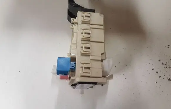 Toyota Avensis T270 Fuse module 8273005170D 291411H11