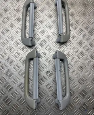Mercedes-Benz S W220 A set of handles for the ceiling 