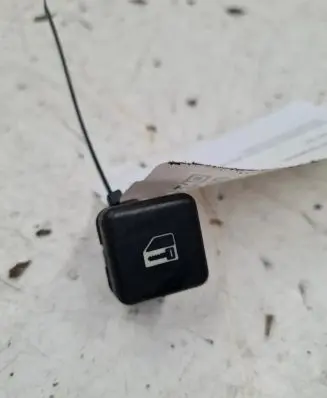 BMW 5 E39 Central locking switch button 8360828