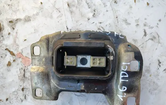 Ford Focus Gearbox mounting bracket 