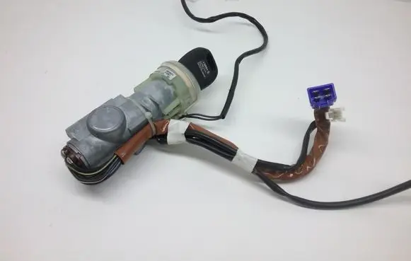 Subaru Forester SG Ignition lock 88215AE010 X1T25571 3331