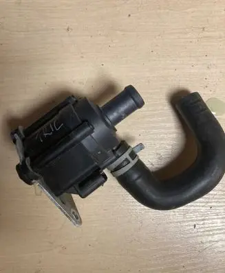Volvo XC90 Electric auxiliary coolant/water pump 31338211 704773000