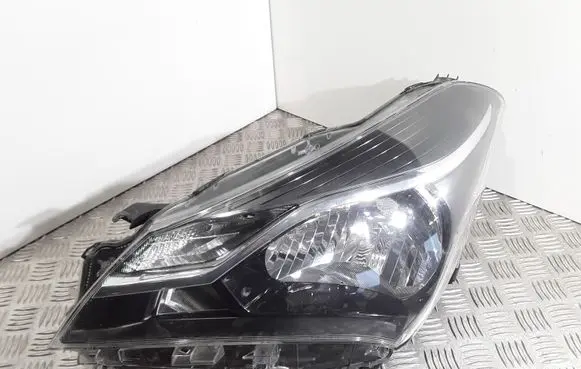 Toyota Yaris Headlight/headlamp