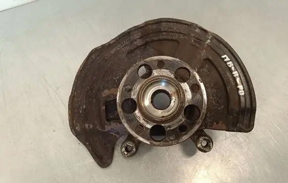 Mercedes-Benz B W246 W242 Front wheel hub 