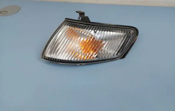 Mazda 626 Front indicator light 21061822