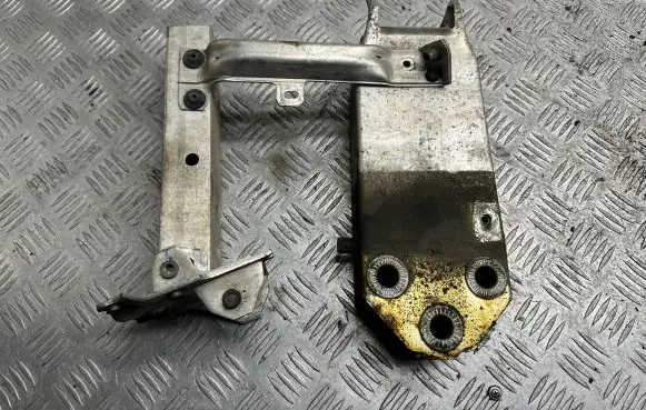 Radiator mount bracket
