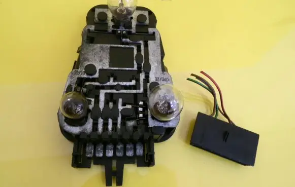 Audi 80 90 B2 Tail light bulb cover holder 443945222