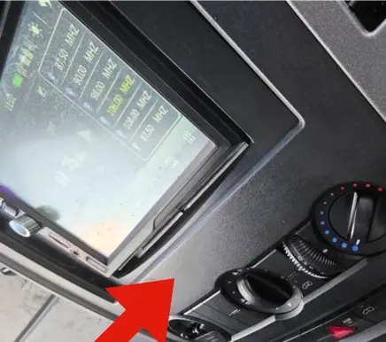 Radio/GPS head unit trim