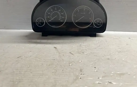 BMW 5 F10 F11 Speedometer (instrument cluster) 9255591