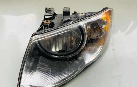 Chrysler Town & Country IV Headlight/headlamp 90034795