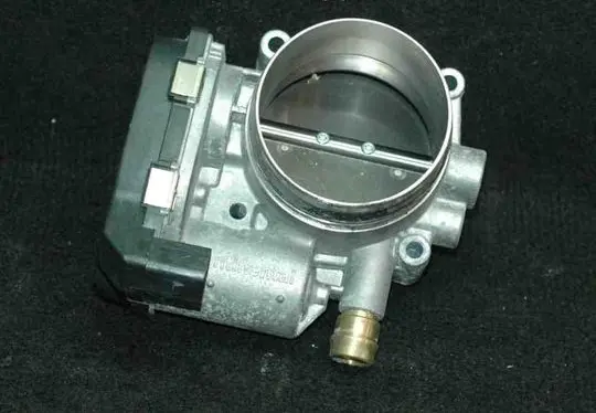 BMW M4 F82 F83 Throttle valve 7597871