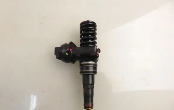 Skoda Octavia Mk1 (1U) Fuel injector 0414720037 038130073AJ